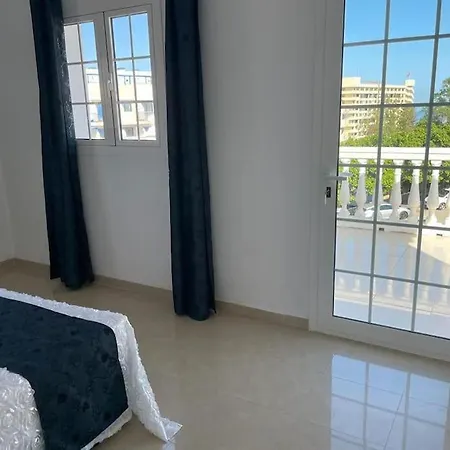Villa Stunning 5 Bedroom *