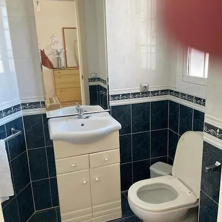 Stunning 5 Bedroom *