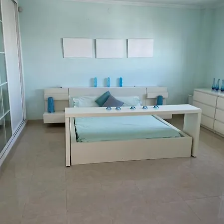 Stunning 5 Bedroom Villa *